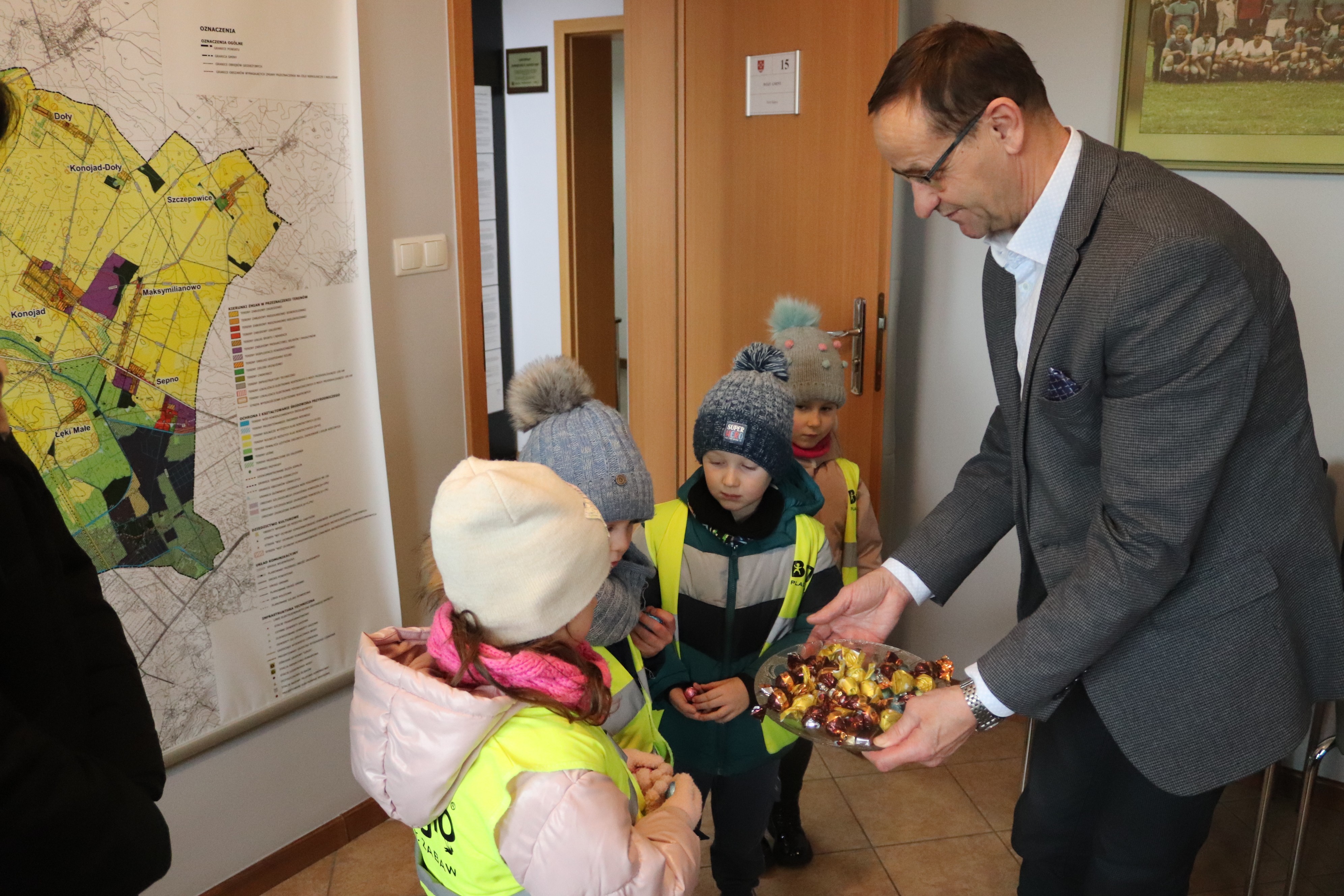 Gmina Kamieniec Przedszkolaki w Urzędzie z życzeniami świątecznymi