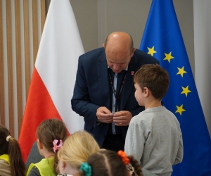 Przedstawienie wójtowi rekwizytu celem zadania pytania